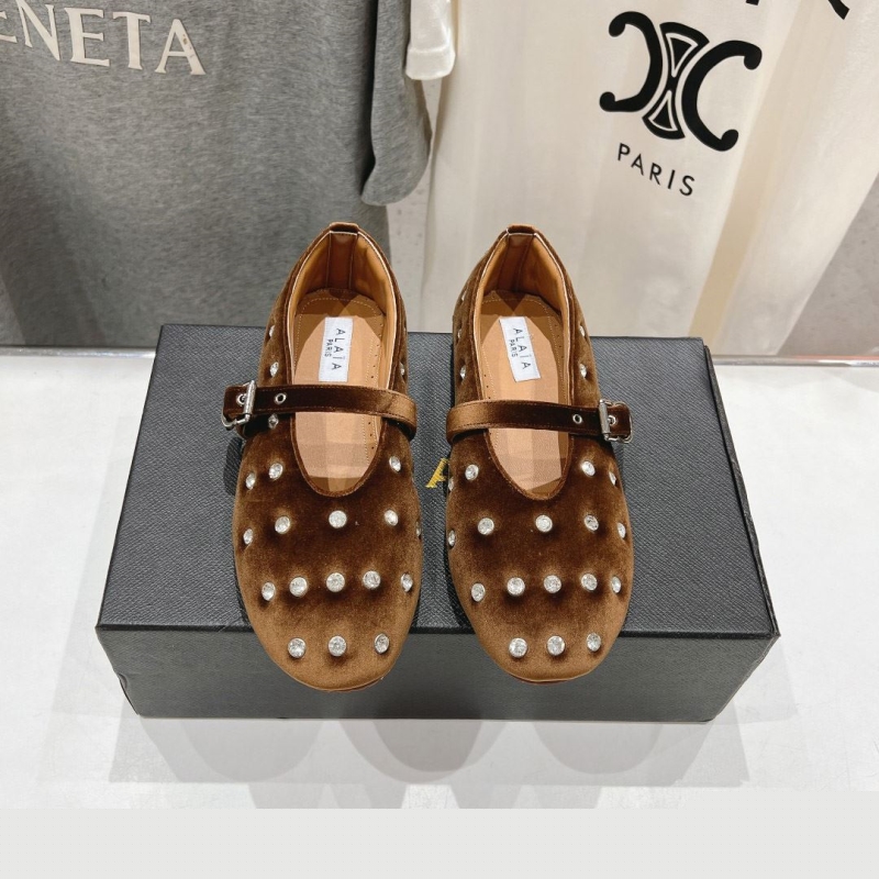 Other flat shoes